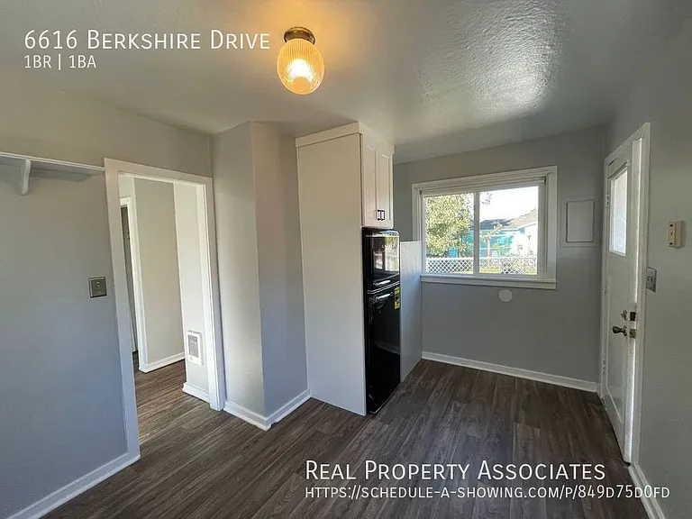 6616 Berkshire Dr — Photo 9