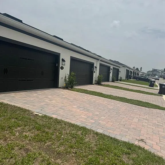 564 Pothos St — Photo 12