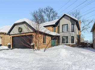 697 Lambshead Dr, Burlington, ON L7S 2E6