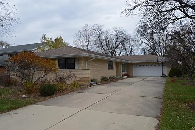 1140 Birch Ln photo 1