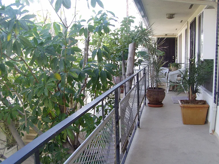 912 N Genesee Ave #8 — Photo 7