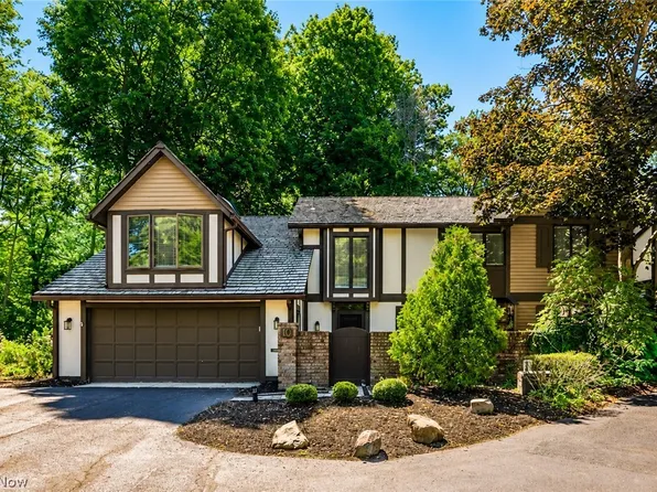 10 Hidden Valley Dr #10, Rocky River, OH 44116