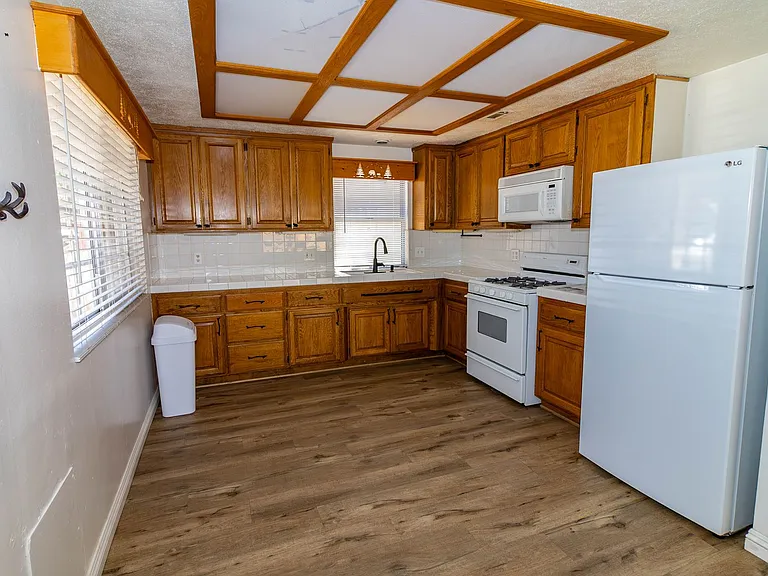 804 Robinhood Blvd — Photo 12