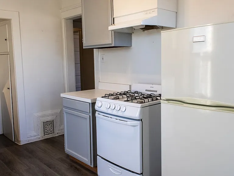 Renovated Apartments in West Wash Park — Photo 9