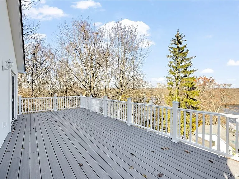 225 Hilltop St — Photo 10