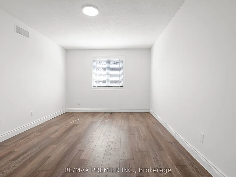 45 Roughley St #UPPER — Photo 18