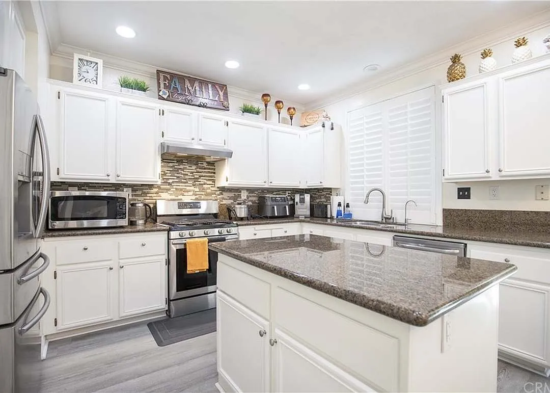 3 bed, 2.5 bath, 1625 sqft, $4,250 — Photo 4