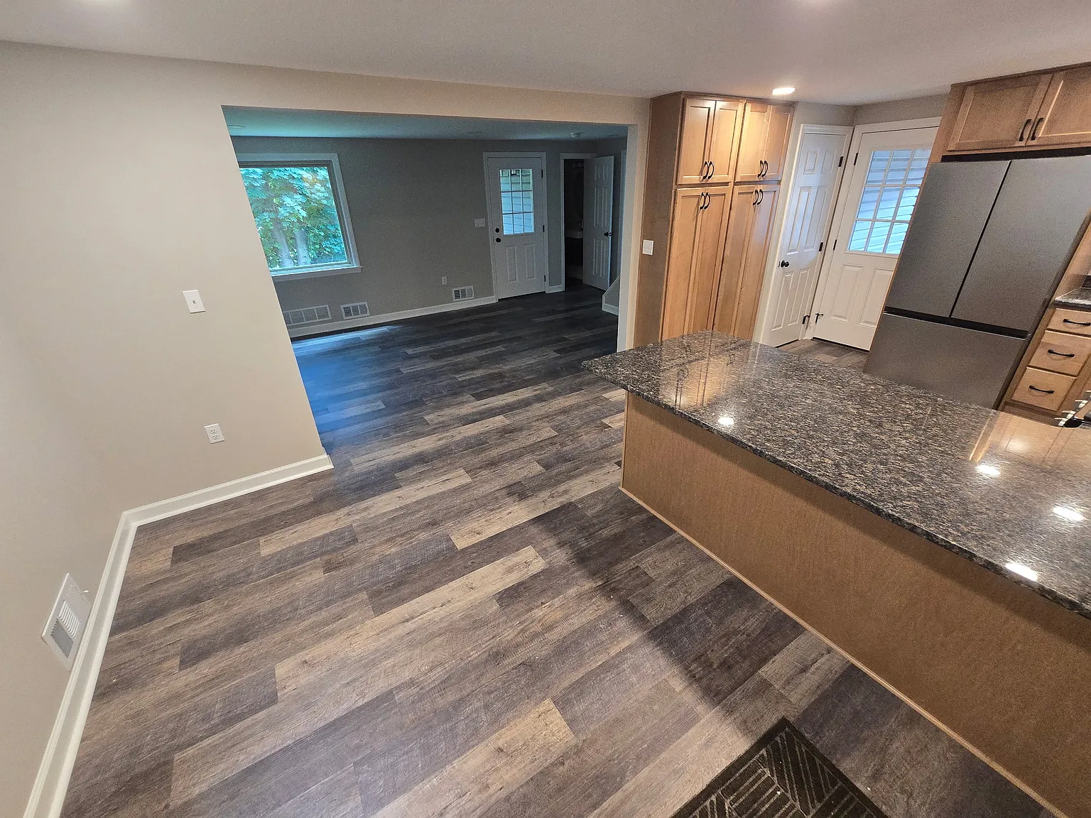 3 bed, 1.5 bath, 1301 sqft, $2,500 — Photo 3