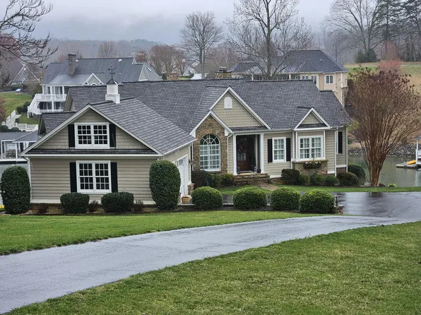 216 Mountain Shore Dr, Penhook, VA 24137