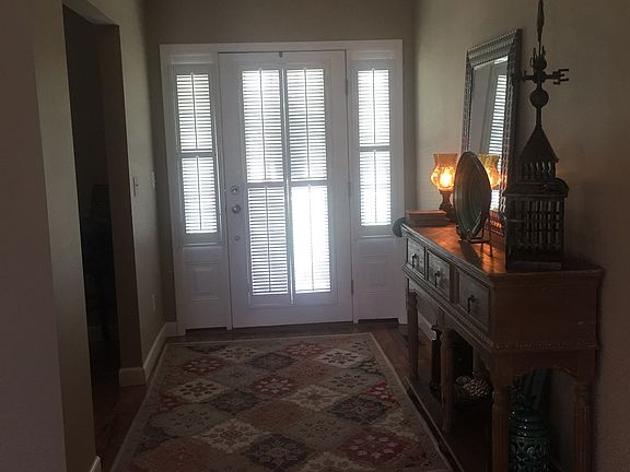 Front entry/foyer 