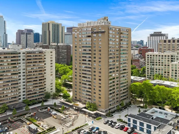 8 Whittier Pl APT 14F, Boston, MA 02114