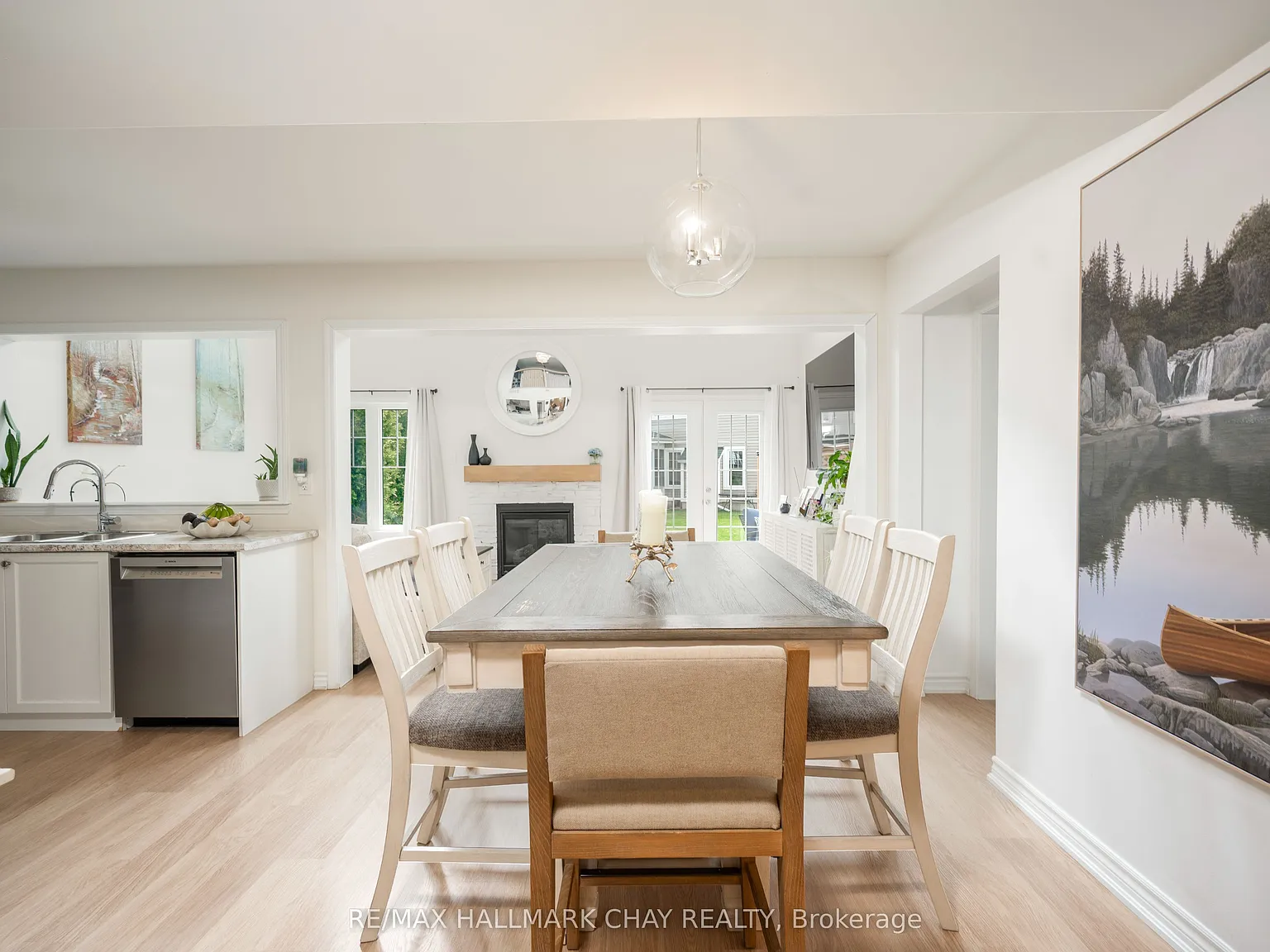4 bed, $2,900 — Photo 4