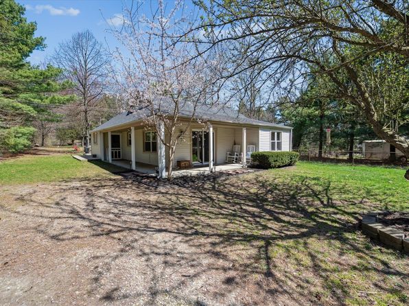 7847 Herbst Rd, Brighton, MI 48114