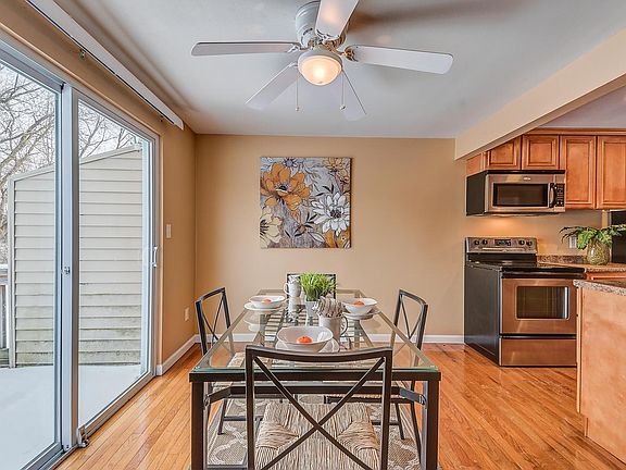Dining Area/Back Deck