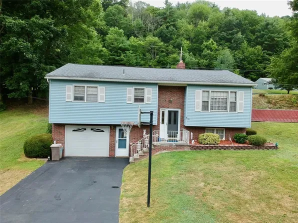 1011 May St, Endicott, NY 13760