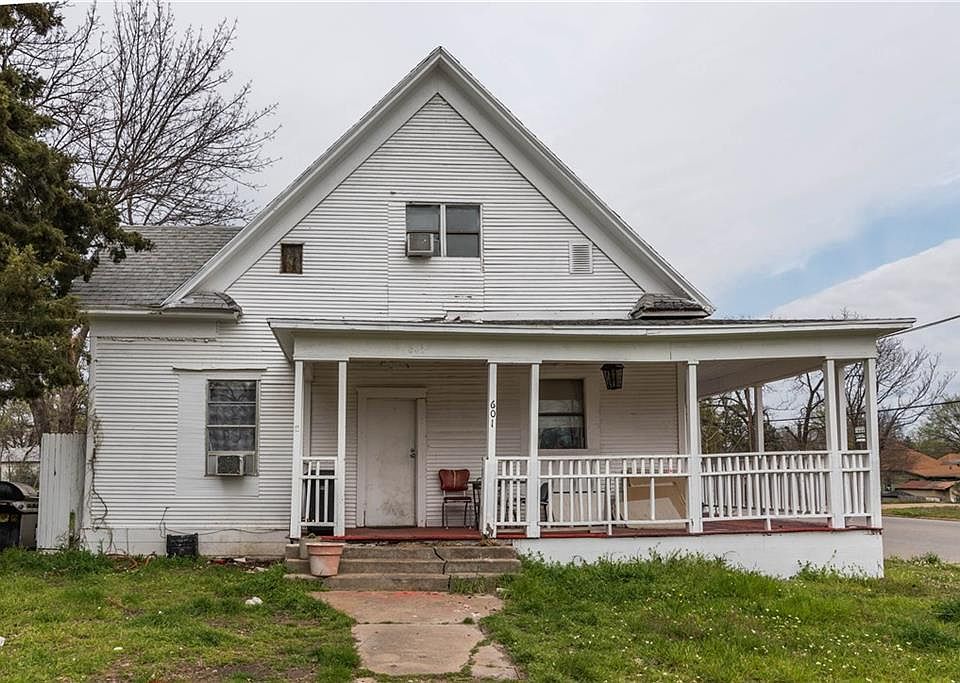 1st image of 601 W Monterey St