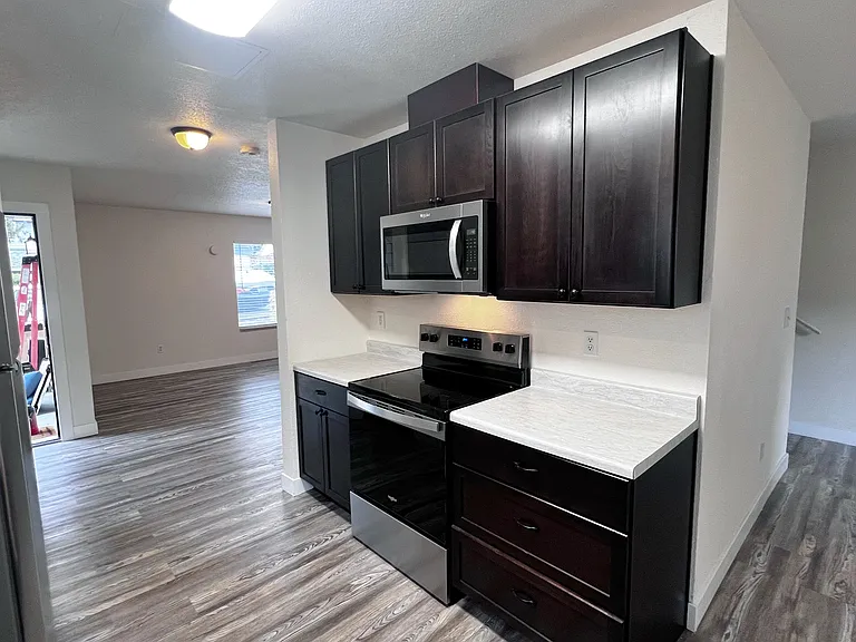 940 NW 7th Ave #10 — Photo 4