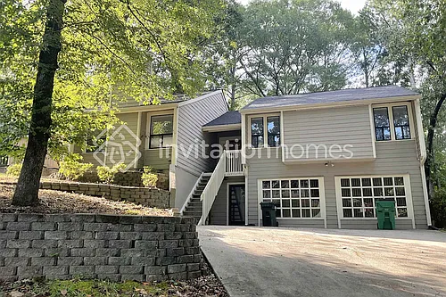 6132 Lakeshore Dr SE Photo 1