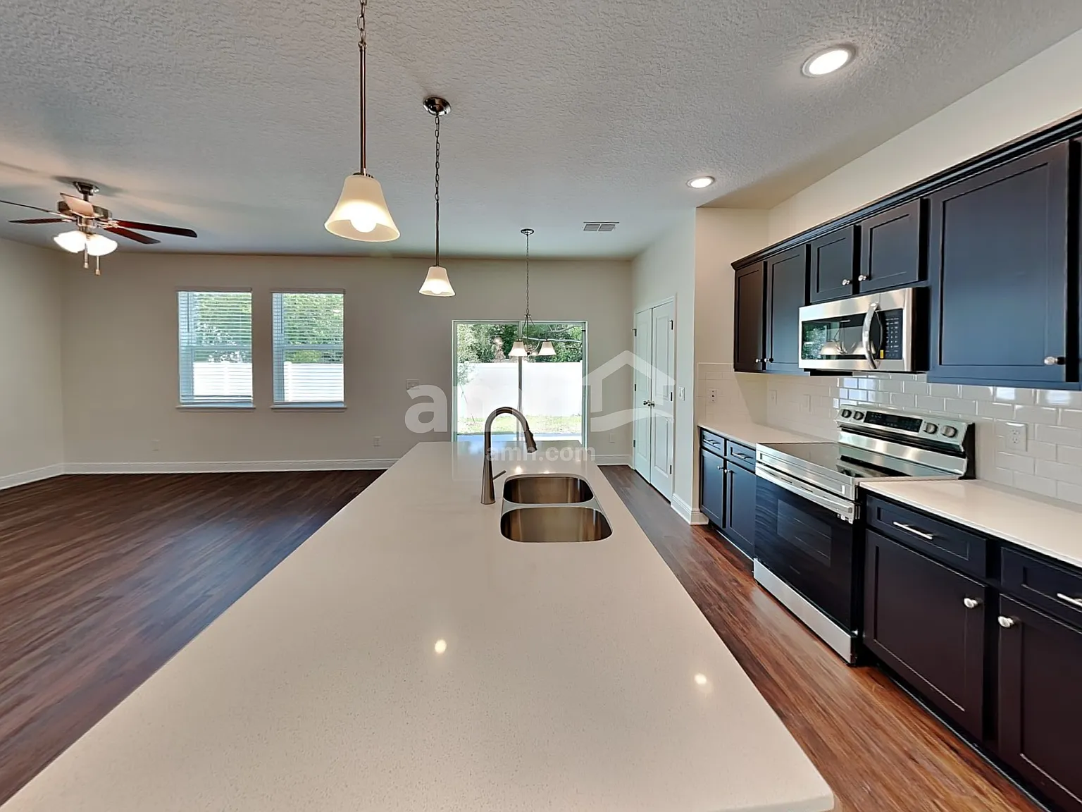 4 bed, 2.5 bath, 1977 sqft, $2,525 — Photo 4