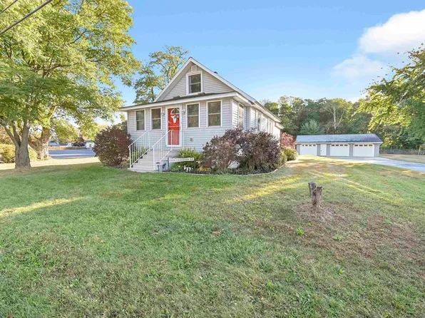 3234 Lakeview Dr, Suamico, WI 54173