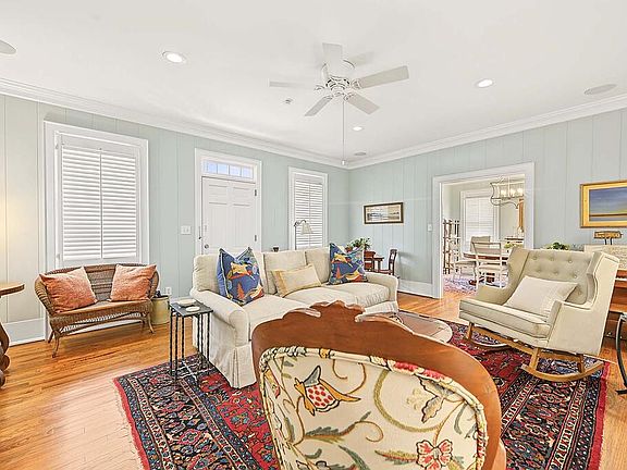 5th image of 1910 Pineknoll Ln