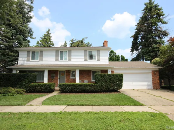 23261 S Rosedale Ct, Saint Clair Shores, MI 48080