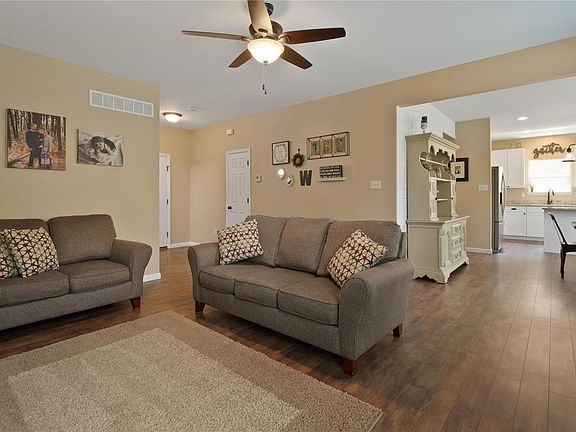 3rd image of 57 Huntleigh Woods Ct