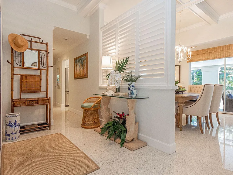 910 Seagrape Ln — Photo 16