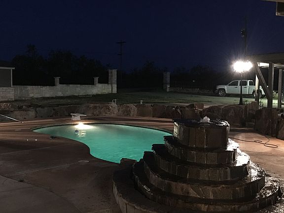 Beautiful pool w/ waterfall