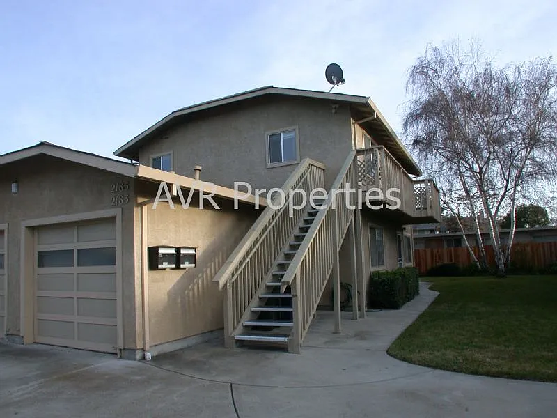 2185 Chestnut St photo 1