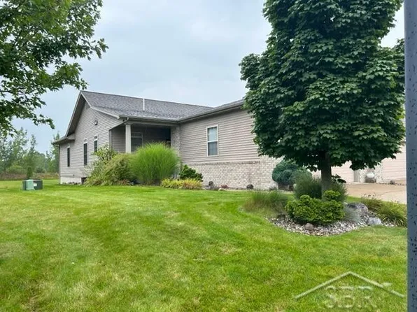568 Hampton Lake Dr, Essexville, MI 48732