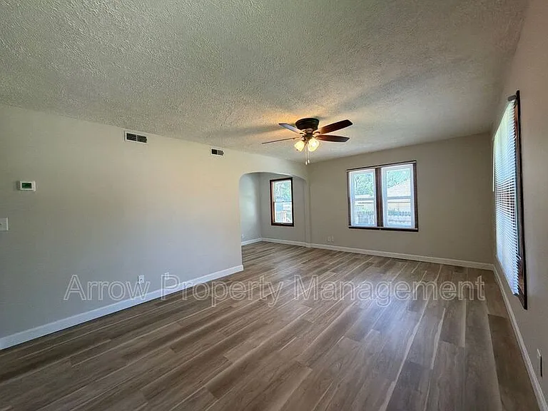 5121 Pioneers Blvd — Photo 4