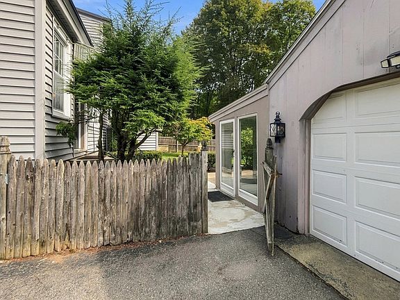 3rd image of 17 Elise Ave