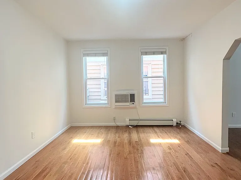 1012 Van Nest Ave #1 — Photo 6