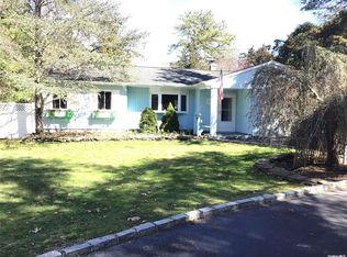 46 Winnie Rd, Center Moriches, NY 11934