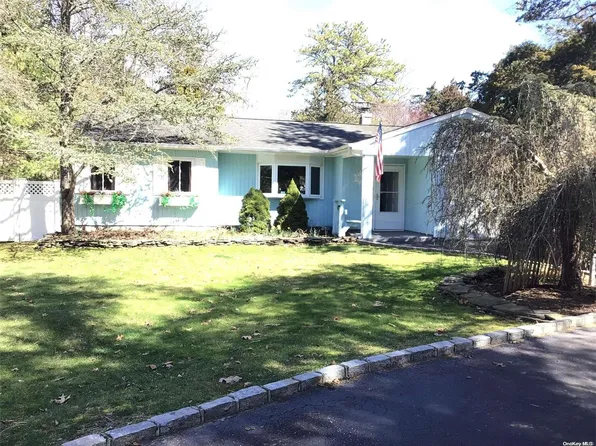 46 Winnie Road, Center Moriches, NY 11934