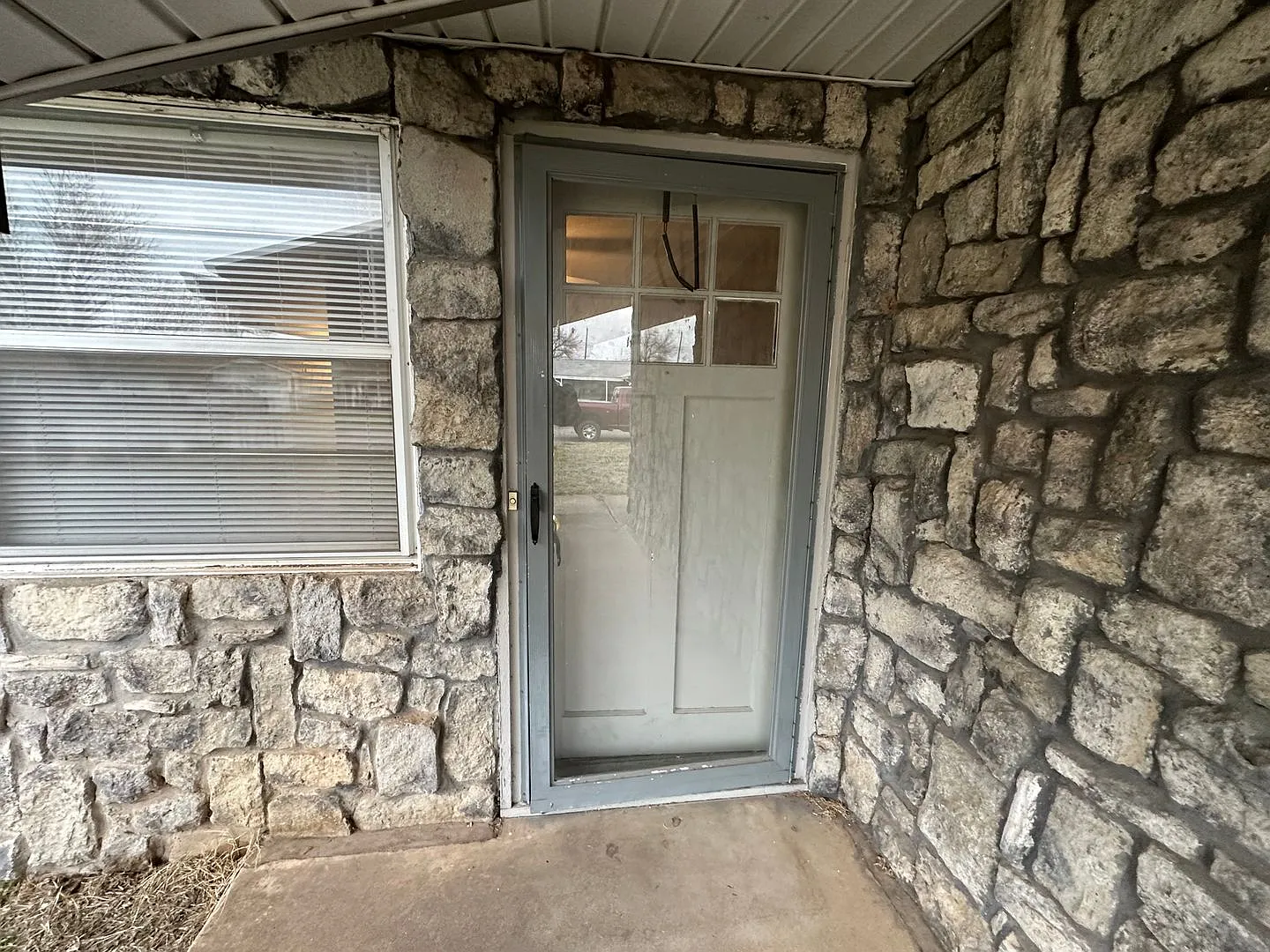4 Bed 1 Bath Available NOW!! Near 59th and Western! — Photo 3