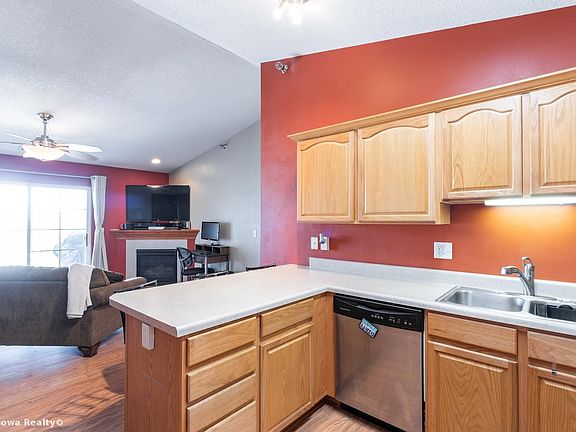 5th image of 701 SE Dovetail Rd APT 9
