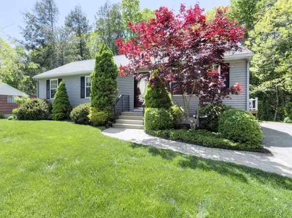 15 Park Ln, Leicester, MA 01524