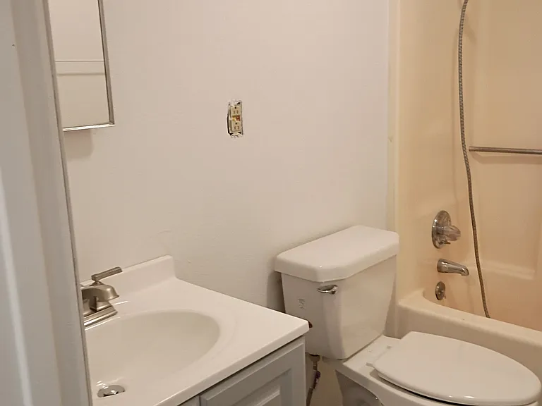 823 Englewood Rd #10 — Photo 7