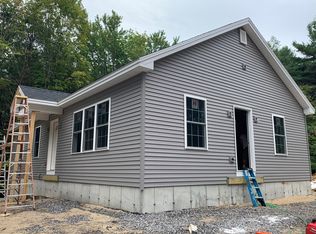 136 Mountain Rd, Raymond, ME 04071