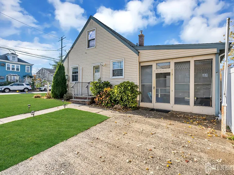 20 Burnet St — Photo 4
