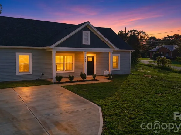 128 N Main St, Granite Falls, NC 28630