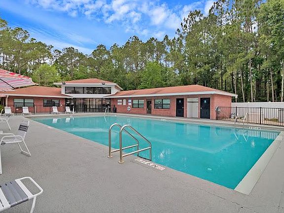 4th image of 23 Westmeadows Dr S
