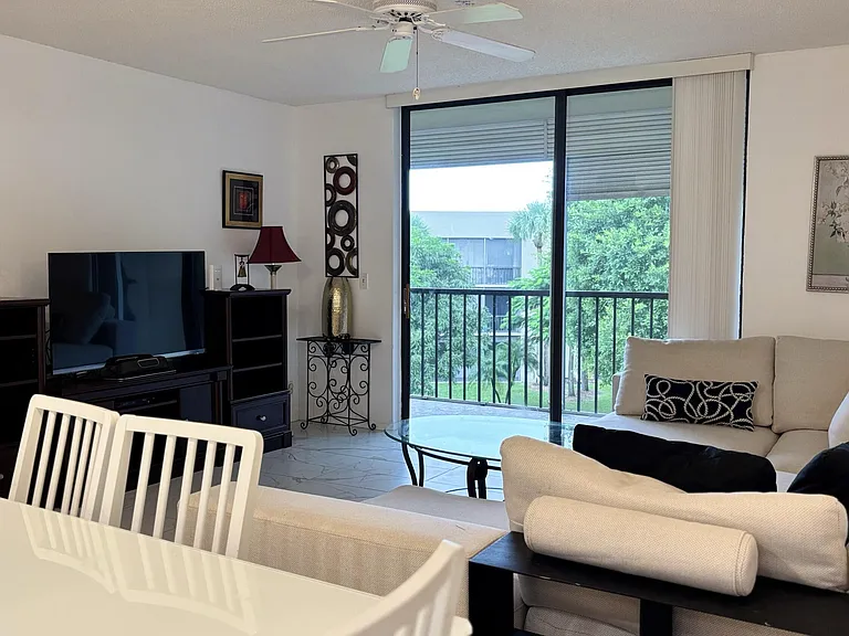 5130 Las Verdes Cir — Photo 10