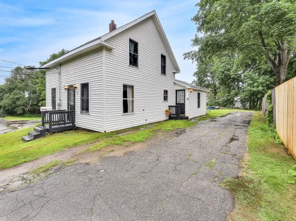 20 River Street, Paris, ME 04281