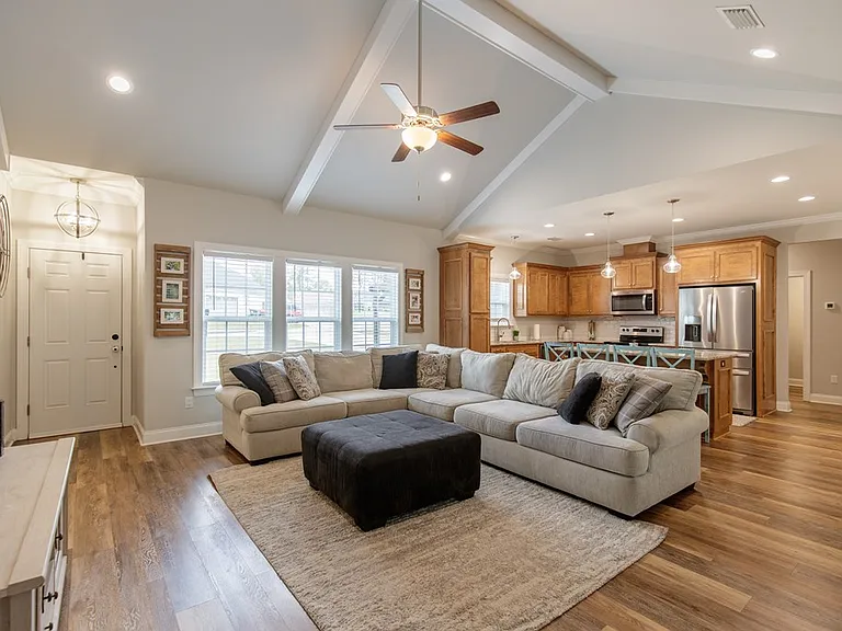 4051 Gramercy Dr — Photo 13