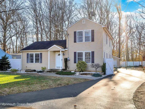 8 Oak Lane, New Egypt, NJ 08533