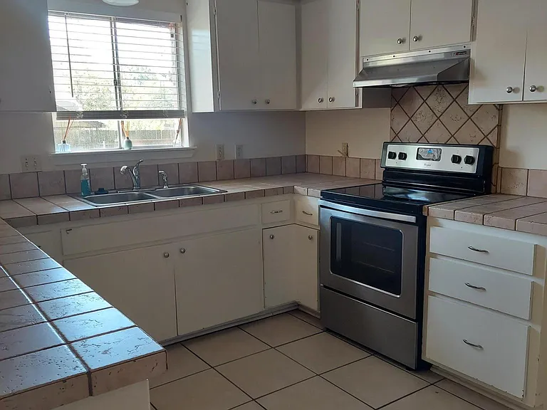 502 Oakwood Blvd — Photo 6