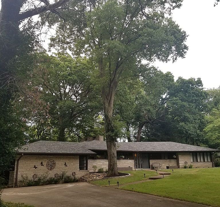 1st image of 9 Oak Hill Dr